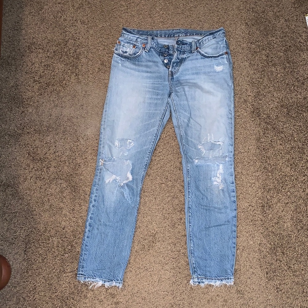 Straight leg Levi’s 501 CT distressed